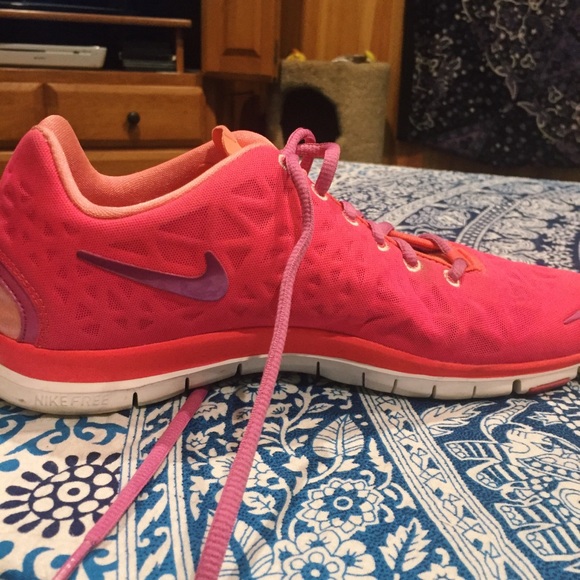 Hot pink Nike - Picture 3 of 3